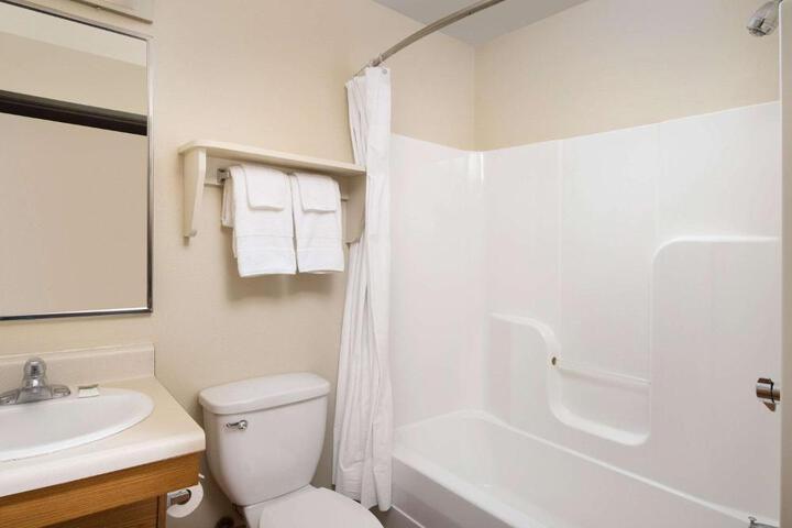 Standard Double Room (1 of 5)
