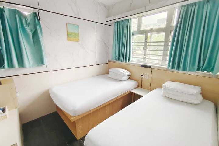 Room 30 of 69