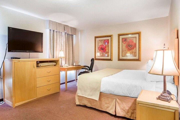 Room 11 of 36