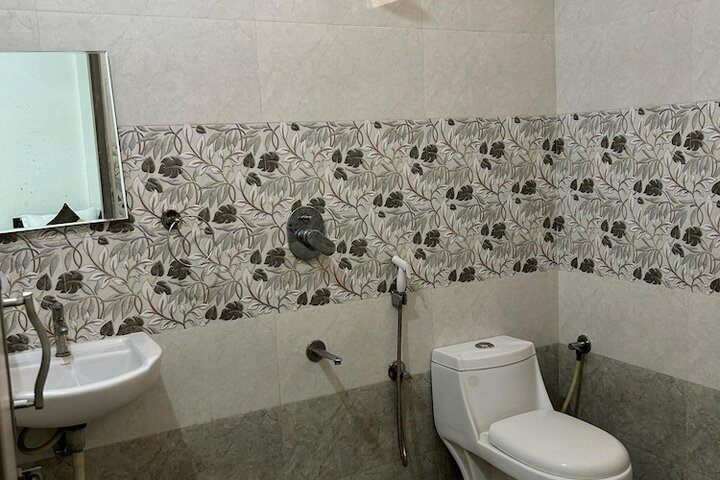 Room 10 of 12