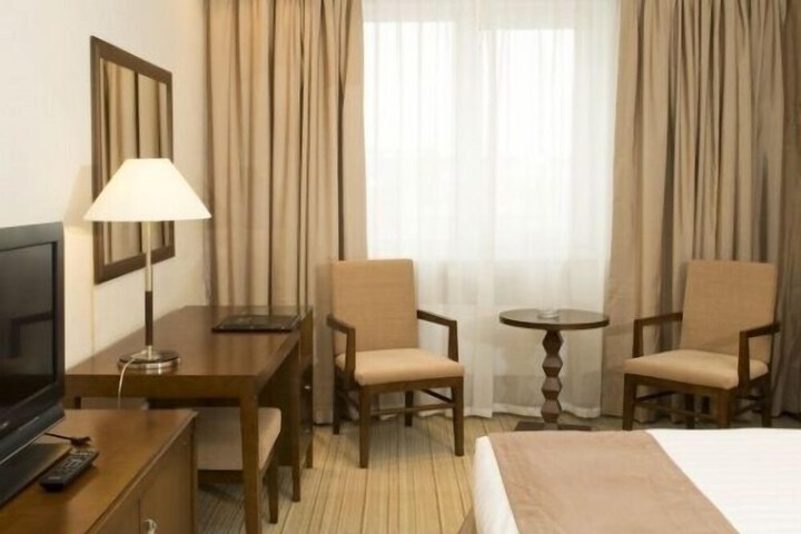 Room 27 of 74