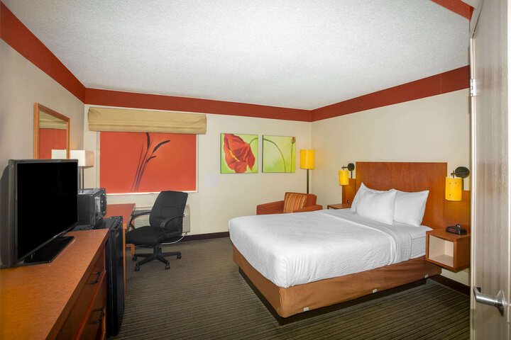 2 Queen Beds (2 of 4)