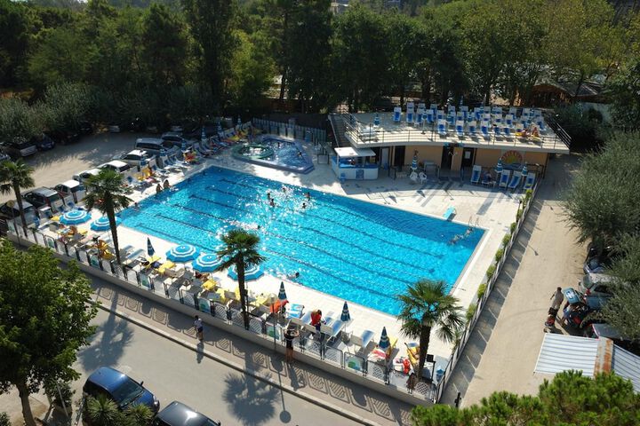 Pool 17 of 52