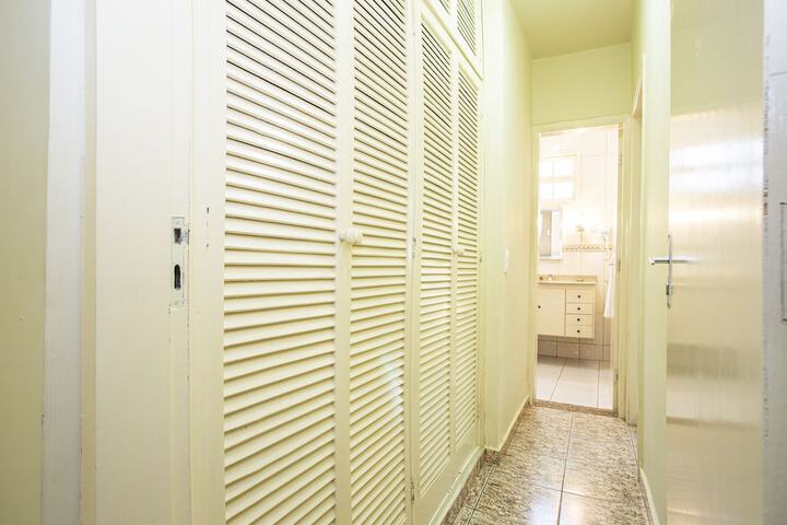 Room 42 of 166
