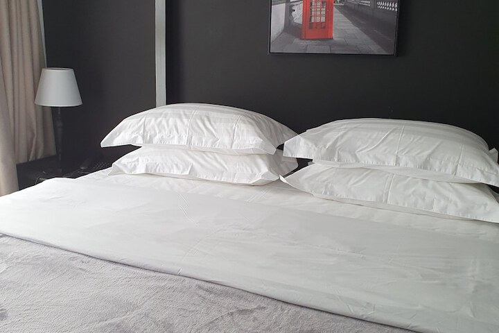 Room 4 of 11