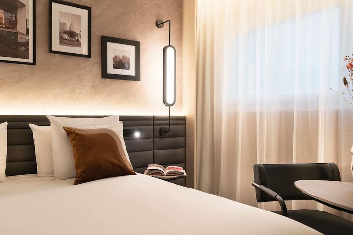 Room 32 of 79