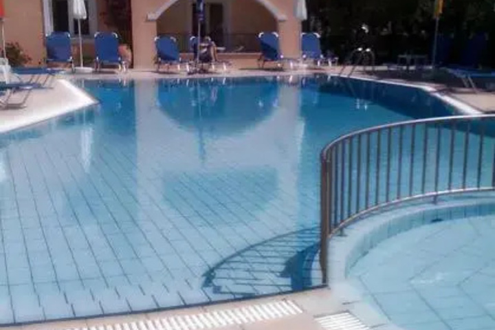 Pool 4 of 7