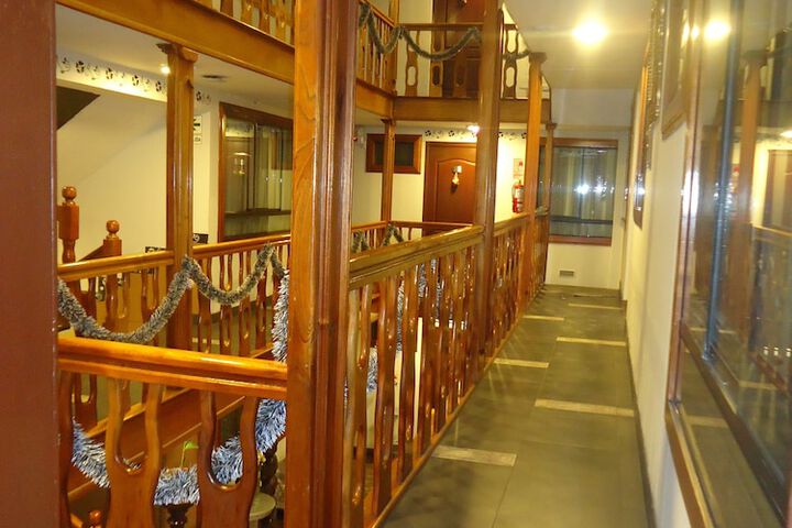 Entrance & Lobby