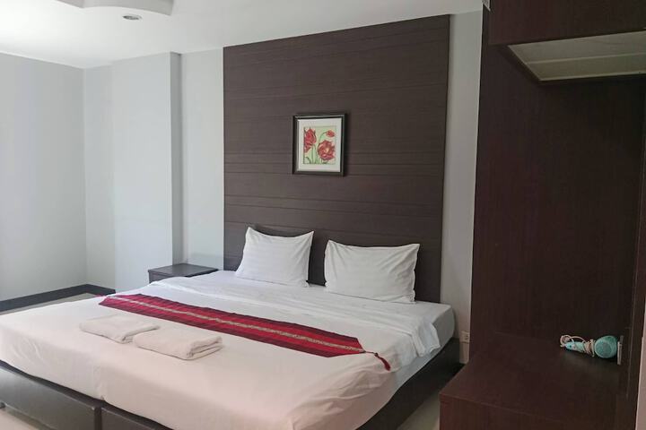 Room 13 of 36