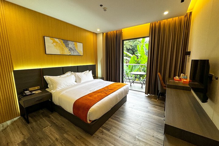 Room 5 of 18