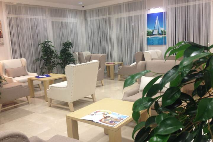 Entrance & Lobby