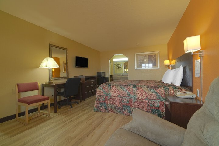 Room 25 of 76