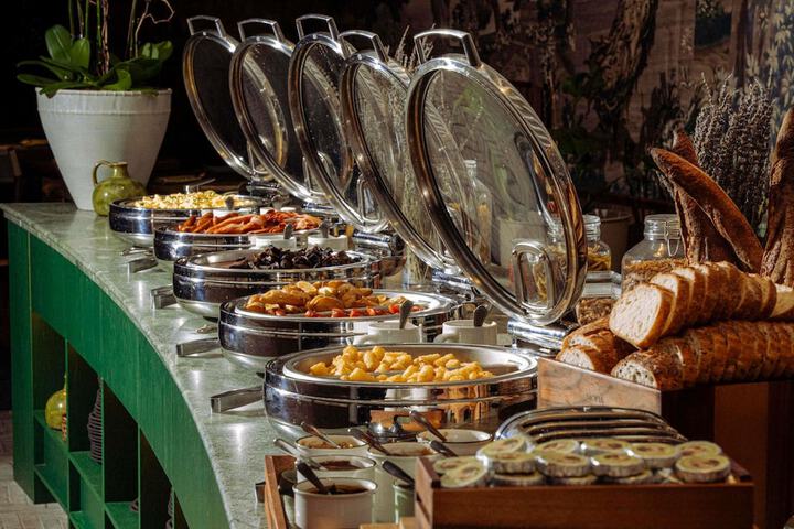 Breakfast/Coffee Service 96 of 154