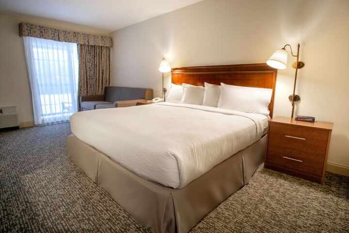 1 King Bed (6 of 23)