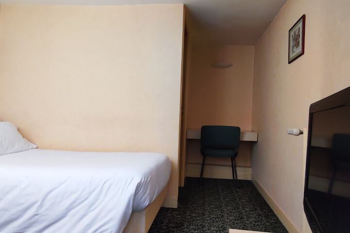 Room 37 of 86