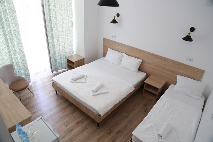 Room 3 of 79