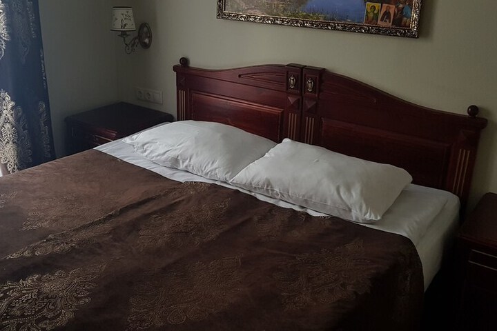 Room 6 of 13