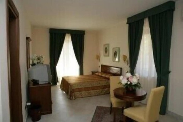 Room 4 of 21