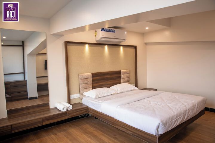 Room 9 of 19