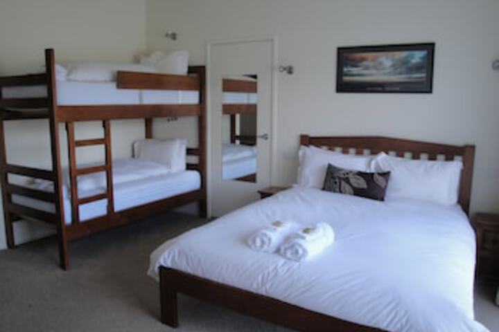 Room 7 of 111