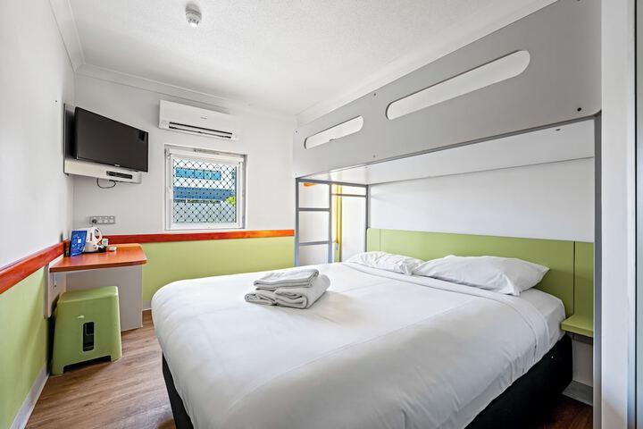 Room 16 of 42