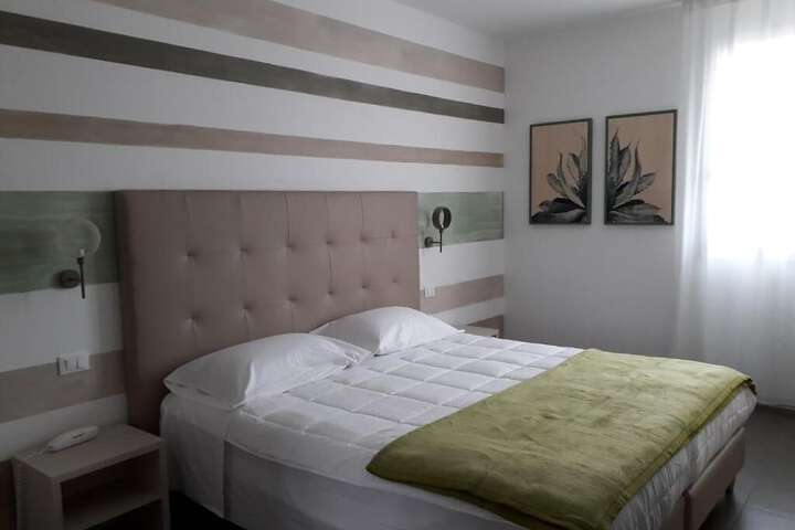 Room 8 of 43
