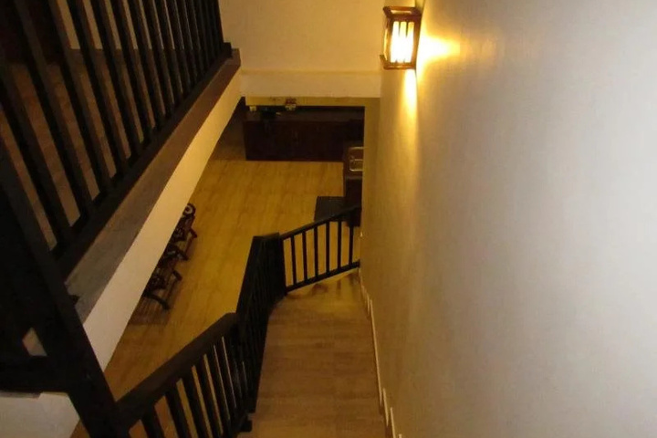 Room 5 of 11