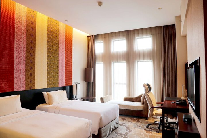 Room 16 of 80