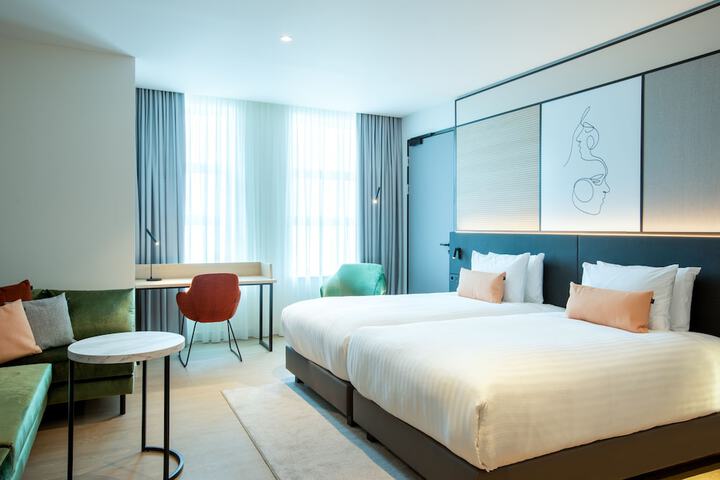 Room 5 of 32