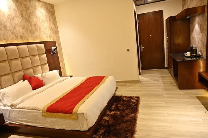 Room 5 of 27