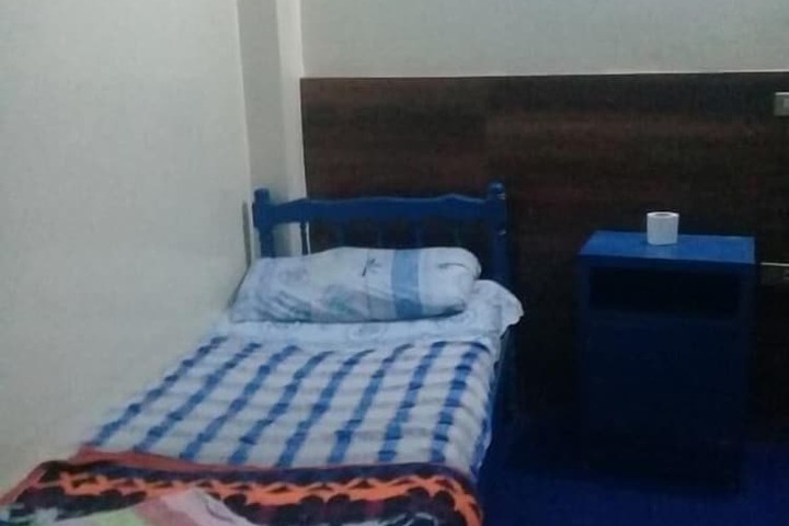 Room 7 of 16