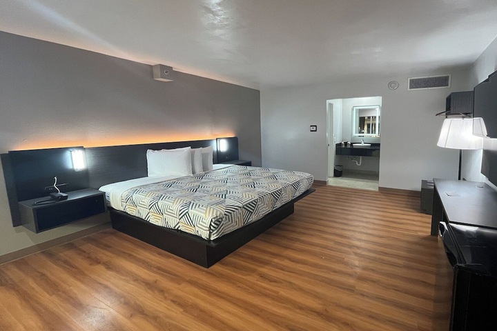 Room 25 of 51