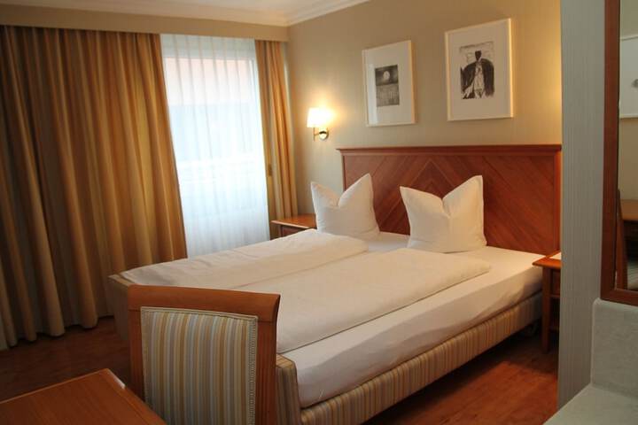 Room 5 of 6