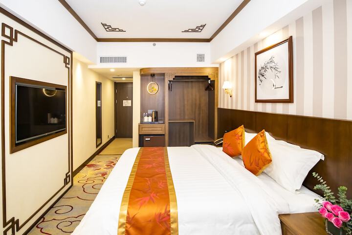 Room 34 of 66