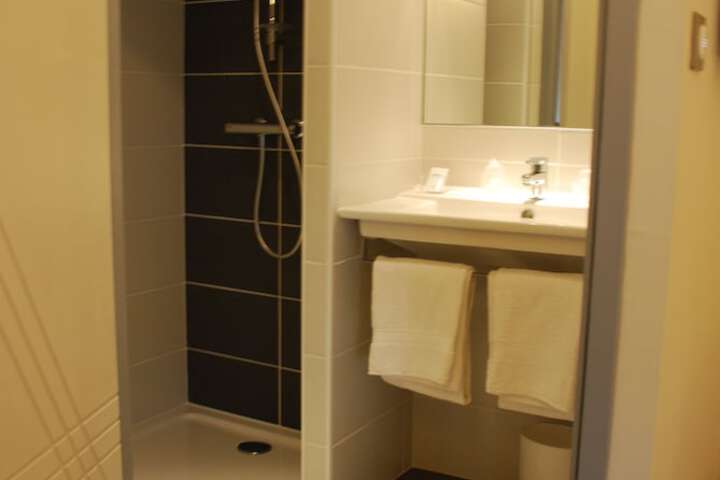 Room 15 of 27