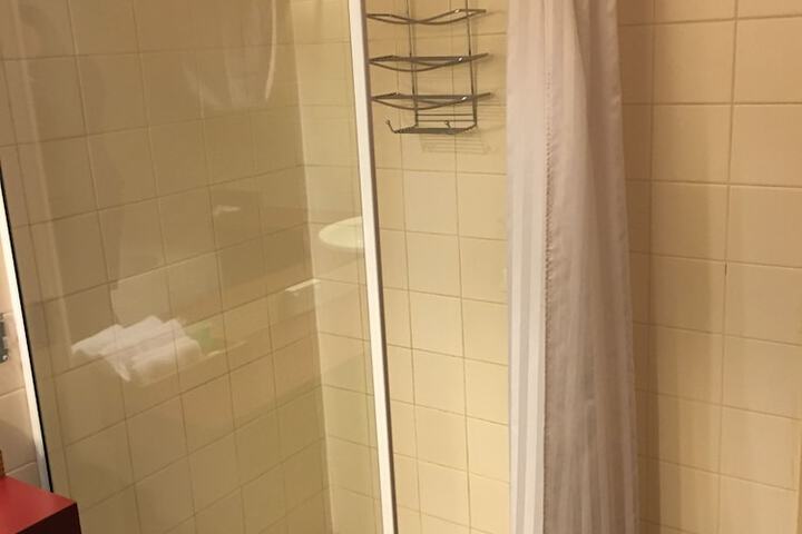 Room 32 of 61