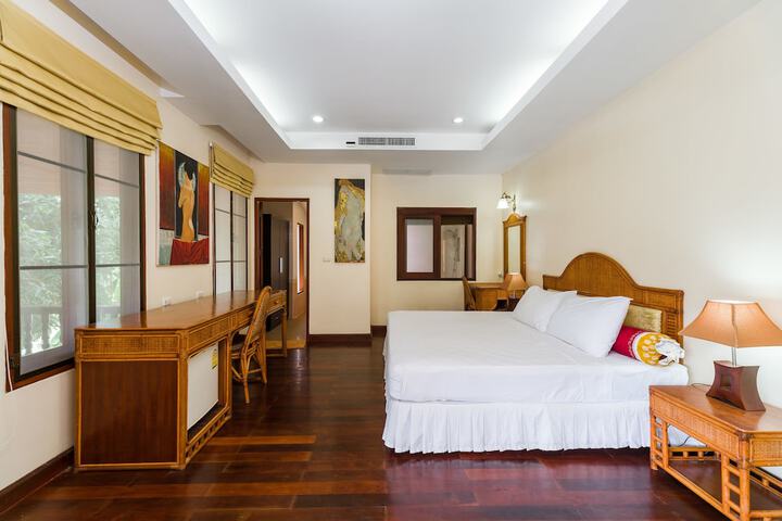 Room 8 of 15
