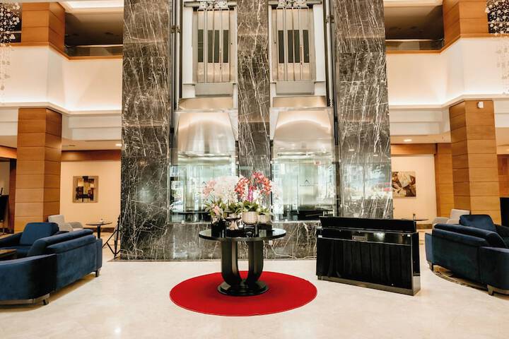 Entrance & Lobby
