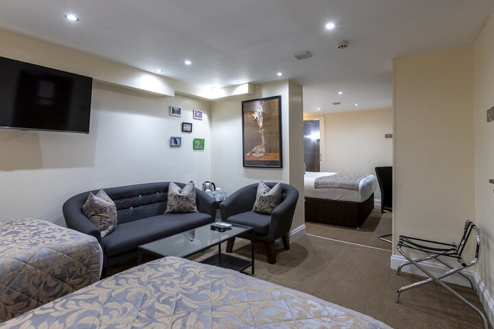 Room 44 of 101