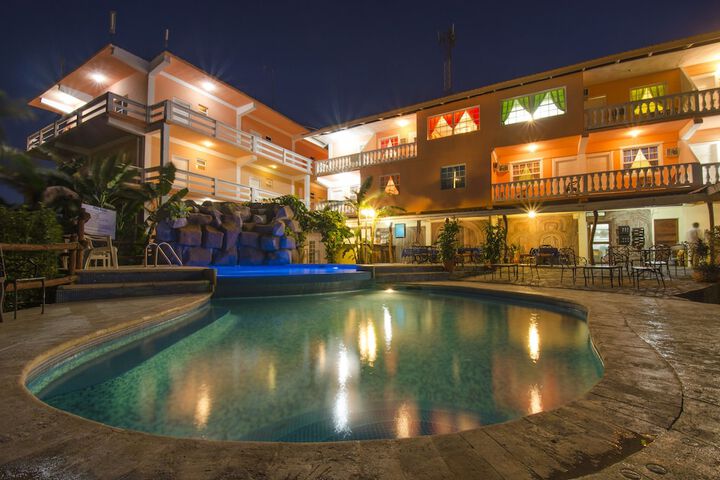 Hotel Pool