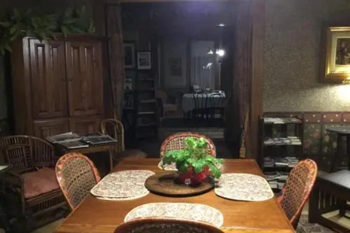 Dining 17 of 17