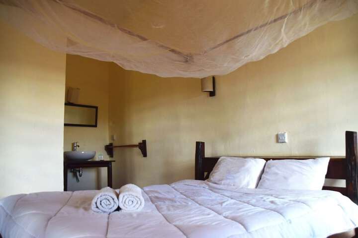 Room 4 of 17