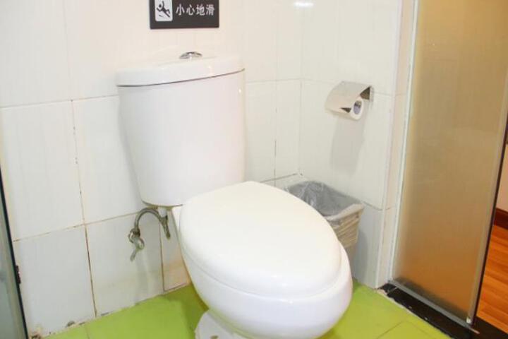 Room 1 of 6