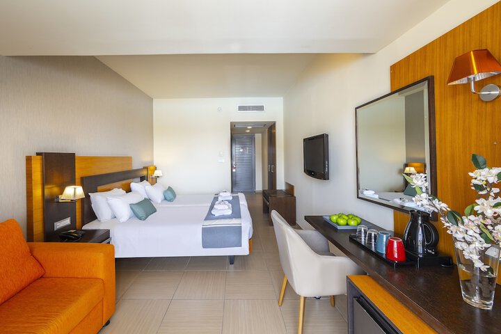 Room 10 of 136