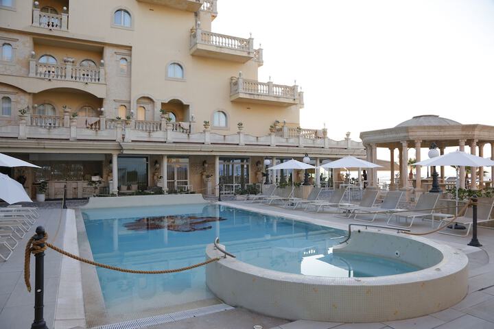 Pool Hotel