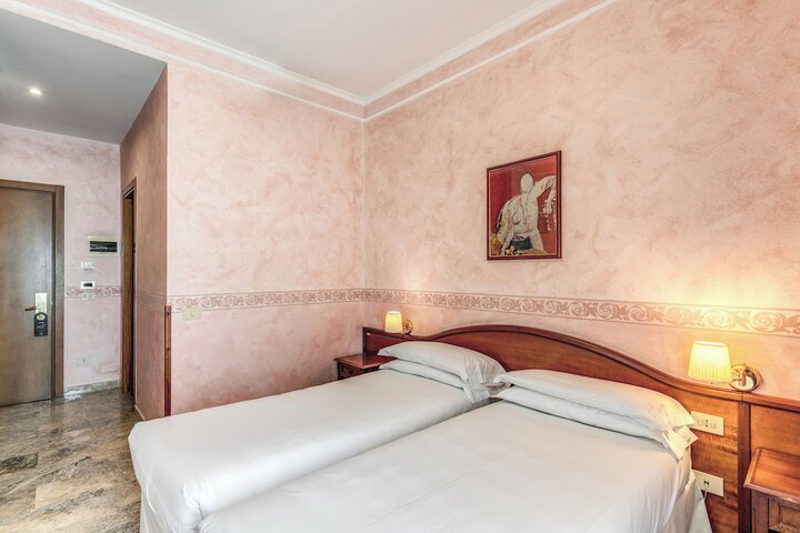 Room 40 of 76