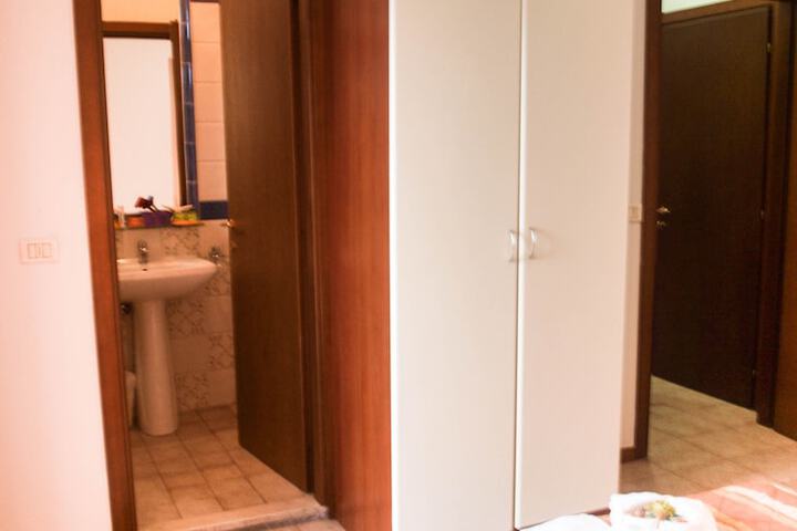 Room 3 of 41