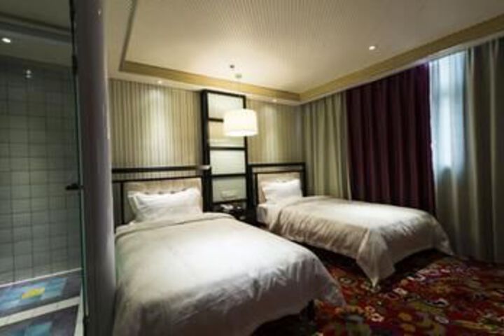 Room 14 of 26