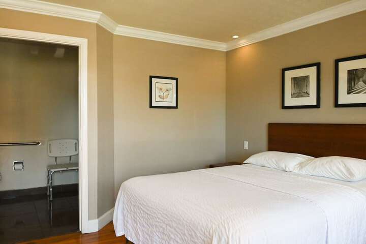 1 Queen Bed (10 of 22)