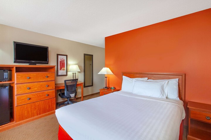 2 Queen Beds (4 of 6)